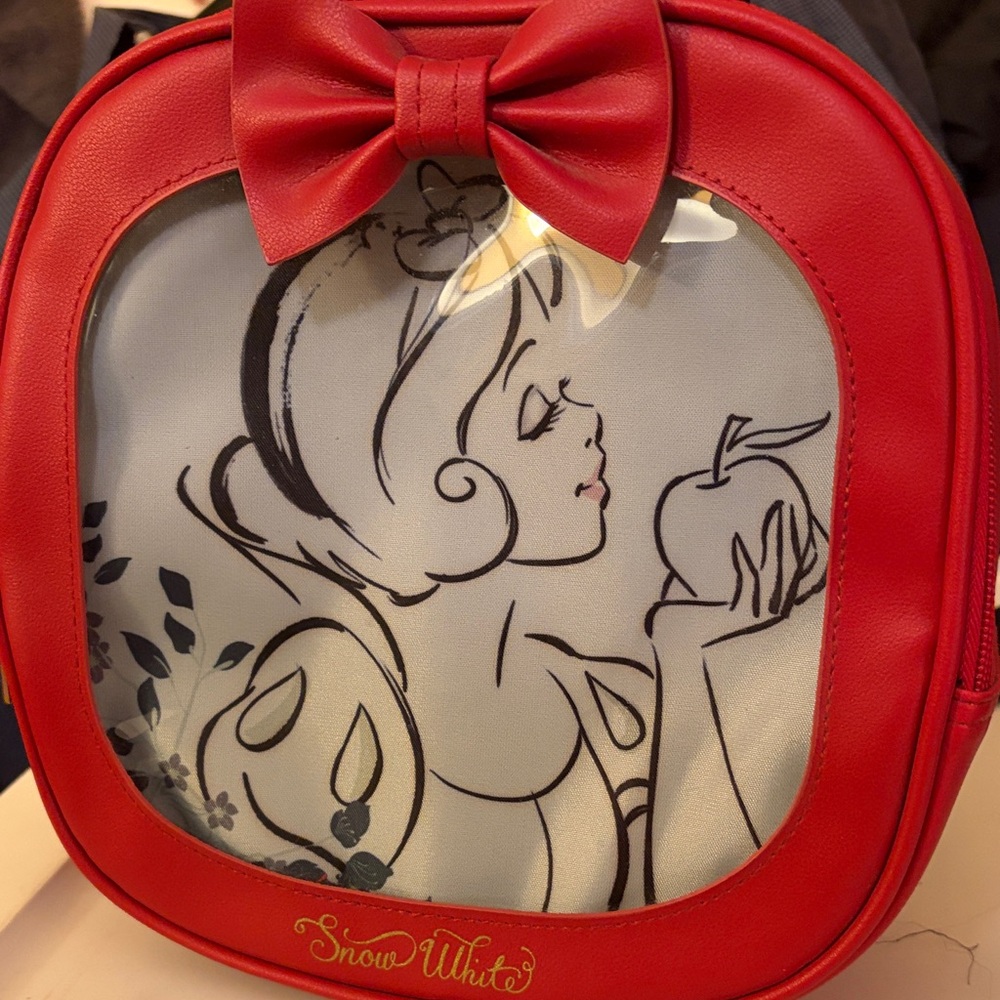 Disneys Snow White Mini Backpack by BIOWORLD  NWOT